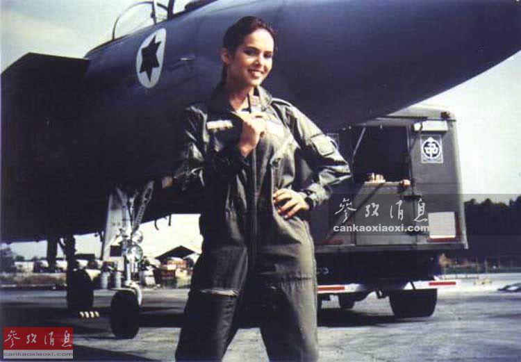 以色列漂亮女兵集体大走秀