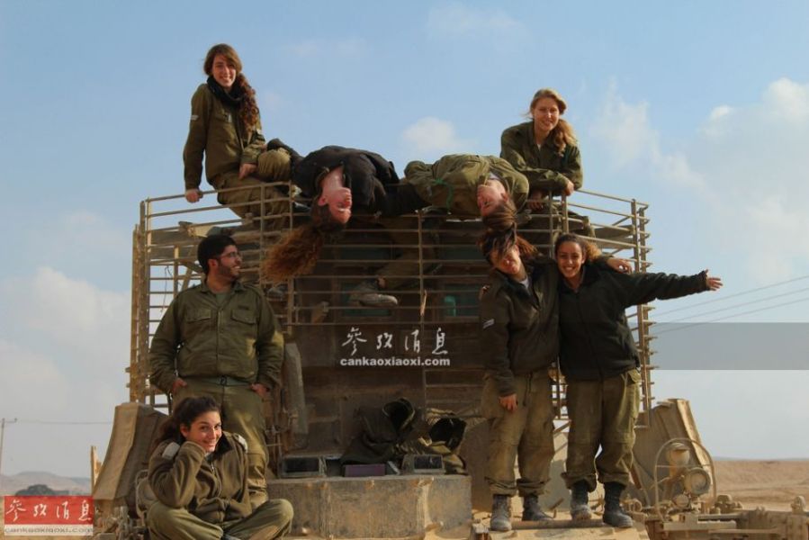 以色列漂亮女兵集体大走秀