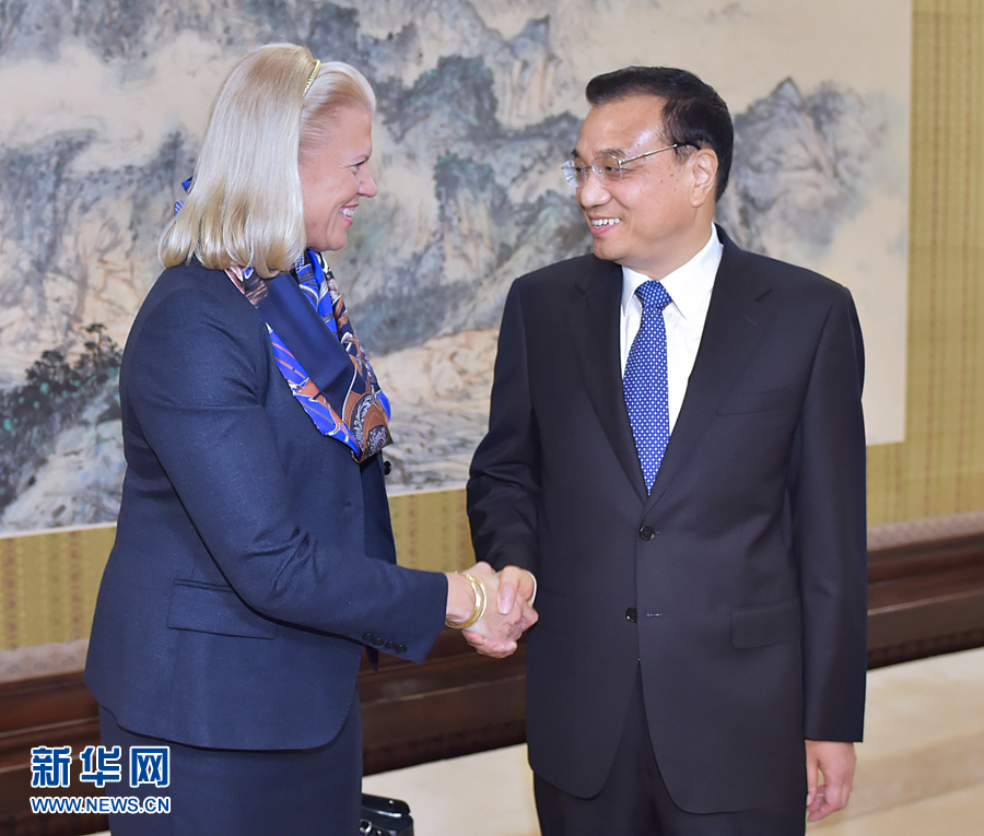 10月22日，国务院总理李克强在北京中南海紫光阁会见美国国际商用机器公司（IBM）董事长罗睿兰。 新华社记者 李涛 摄