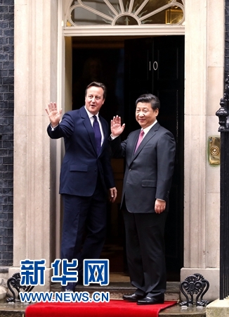 10月21日,国家主席习近平在伦敦唐宁街首相府同英国首相卡梅伦举行会谈。 新华社记者 鞠鹏 摄 10月21日,国家主席习近平在伦敦唐宁街首相府同英国首相卡梅伦举行会谈。 新华社记者 鞠鹏 摄
