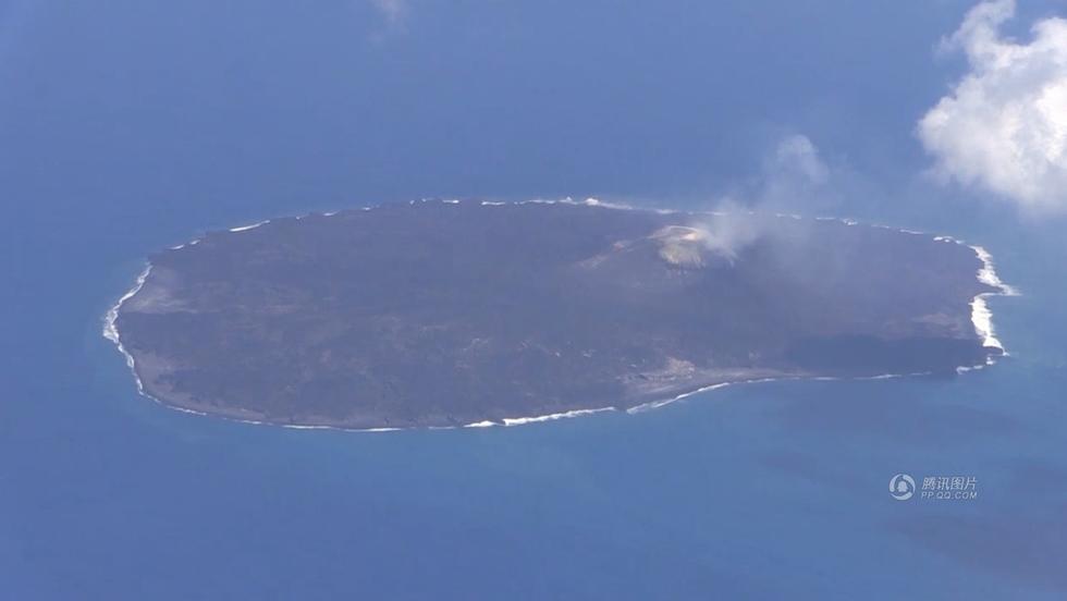 日本西之岛火山爆发 喷发量达到4亿吨
