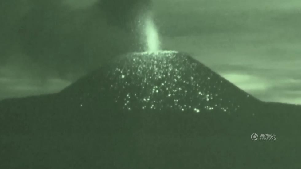 日本西之岛火山爆发 喷发量达到4亿吨