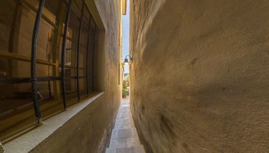 捷克&ldquo;一线天&rdquo;街道宽仅49厘米被指歧视胖子（图）