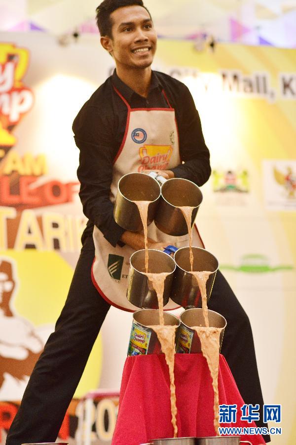 （国际）（2）马来西亚举办&ldquo;拉茶&rdquo;比赛