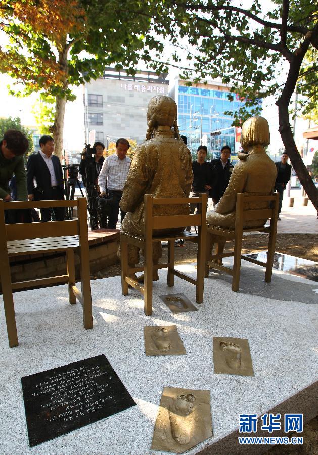 （XHDW）（2）首座中韩“慰安妇”少女雕像落户首尔街头