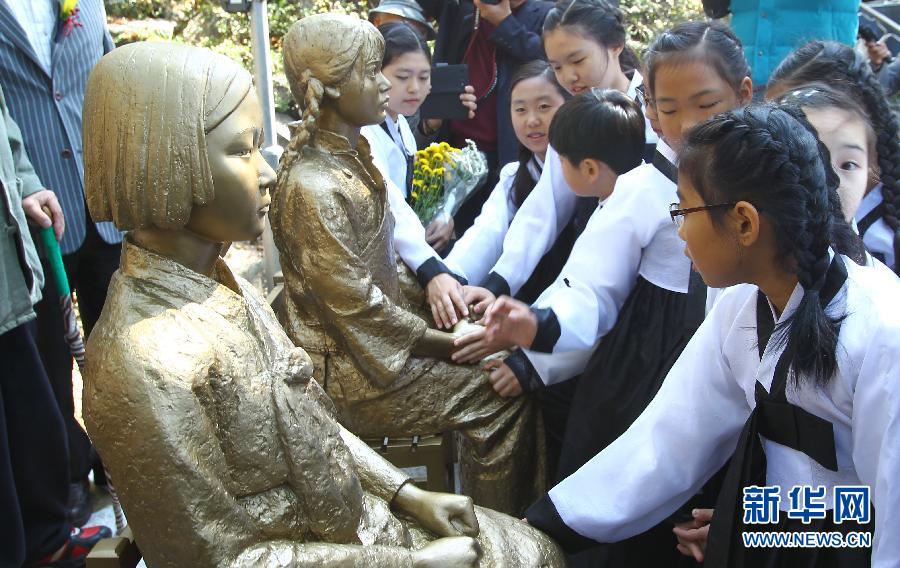 （XHDW）（3）首座中韩“慰安妇”少女雕像落户首尔街头