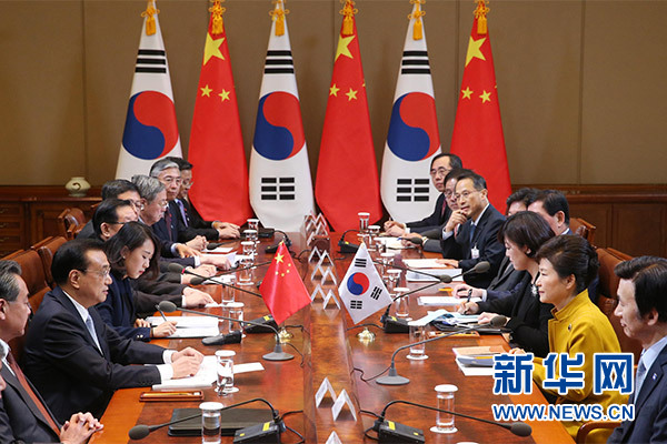 10月31日，国务院总理李克强在首尔青瓦台同韩国总统朴槿惠举行会谈。 新华社记者姚大伟摄