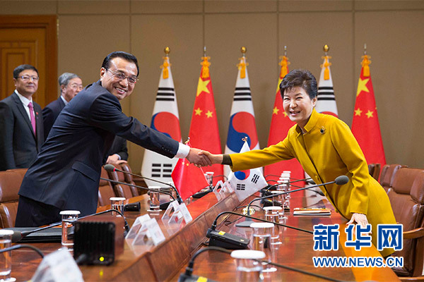 10月31日，国务院总理李克强在首尔青瓦台同韩国总统朴槿惠举行会谈。 新华社记者黄敬文摄
