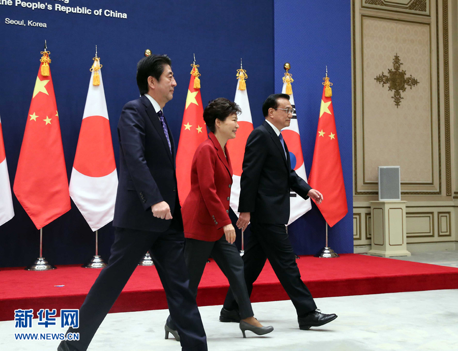 11月1日，国务院总理李克强在韩国首尔出席第六次中日韩领导人会议。 新华社记者 刘卫兵 摄