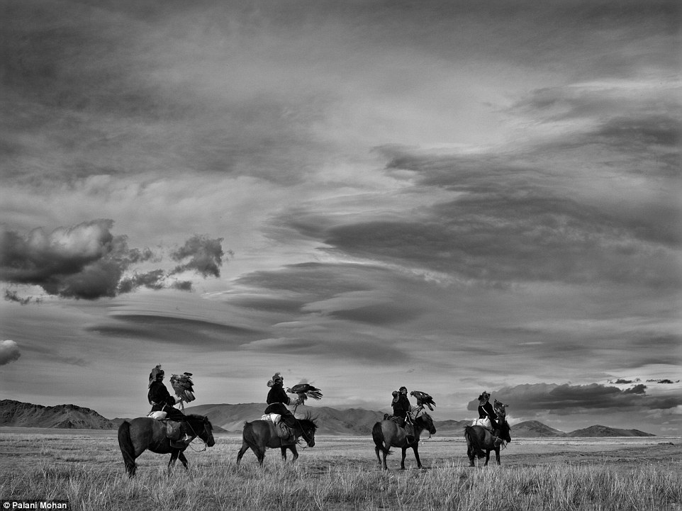 纪实哈萨克斯坦最后一批金雕牧民