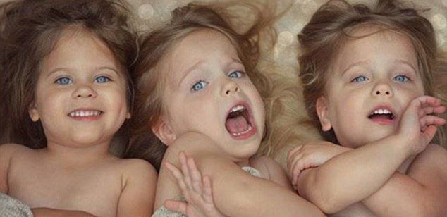 母亲拍三胞胎女儿童趣萌照暖化人心