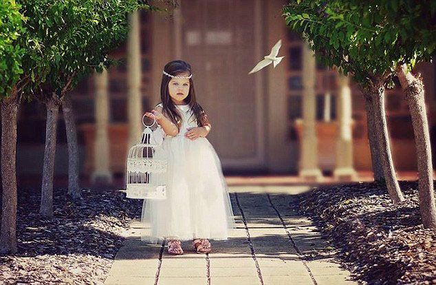 母亲拍三胞胎女儿童趣萌照暖化人心