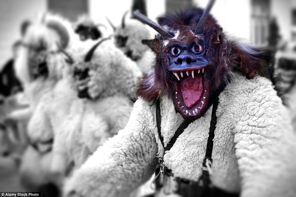 匈牙利假面巡游狂欢驱赶严寒