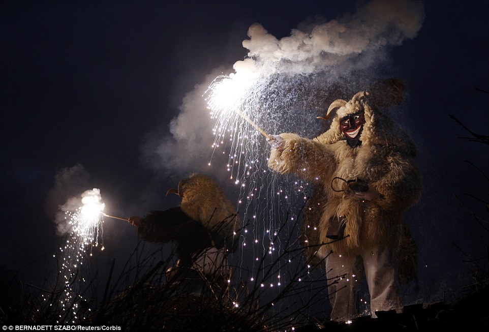 匈牙利假面巡游狂欢驱赶严寒