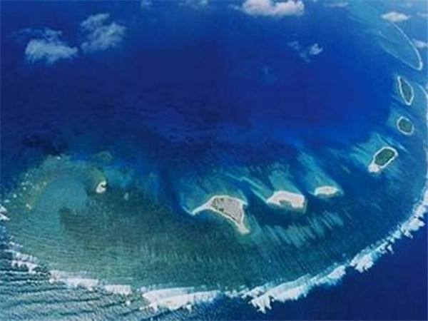 外交部:美军舰绕道我南沙岛礁是赤裸裸的挑衅