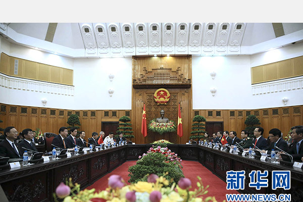 11月5日，中共中央总书记、国家主席习近平在河内同越南总理阮晋勇举行会谈。 新华社记者 兰红光 摄