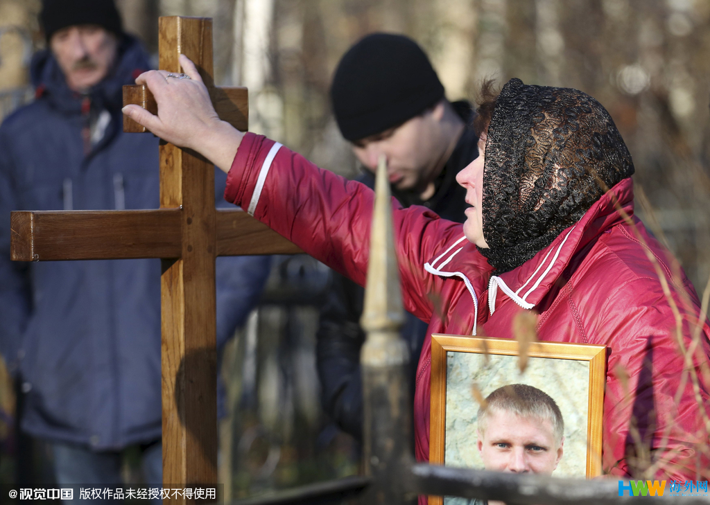 俄坠机遇难者葬礼在圣彼得堡举行