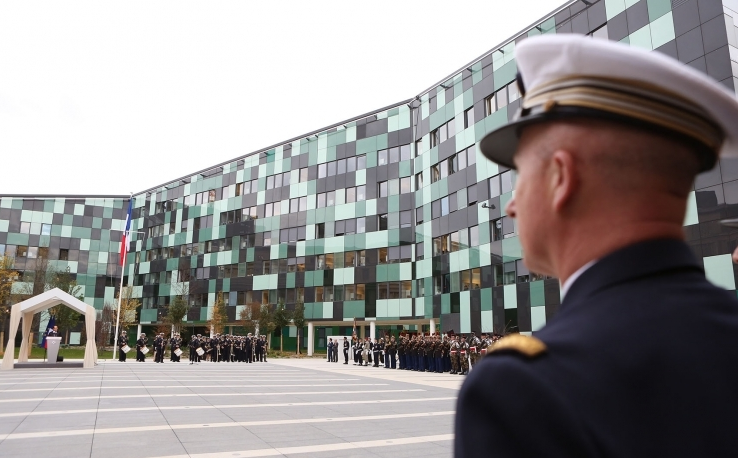 法国国防部新大楼被称六角大楼 外墙可抗导弹攻击