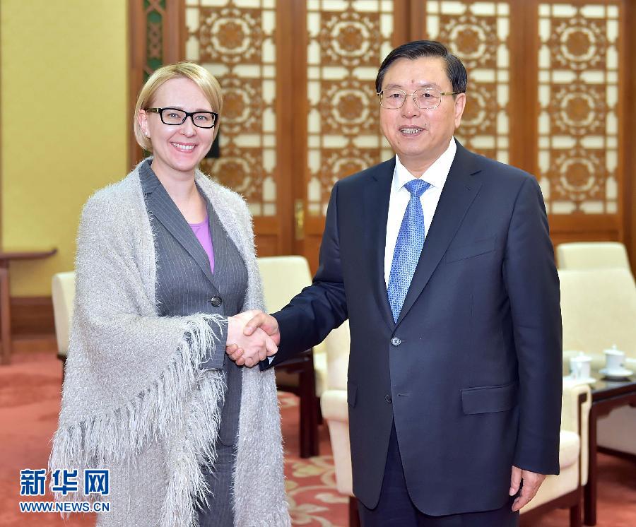 11月9日,全国人大常委会委员长张德江在北京人民大会堂会见芬兰议长洛赫拉。 新华社记者 李涛 摄 11月9日,全国人大常委会委员长张德江在北京人民大会堂会见芬兰议长洛赫拉。 新华社记者 李涛 摄