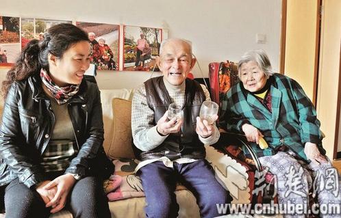 103岁老人打麻将从早到晚精神倍儿爽 盘点奇葩的长寿秘方