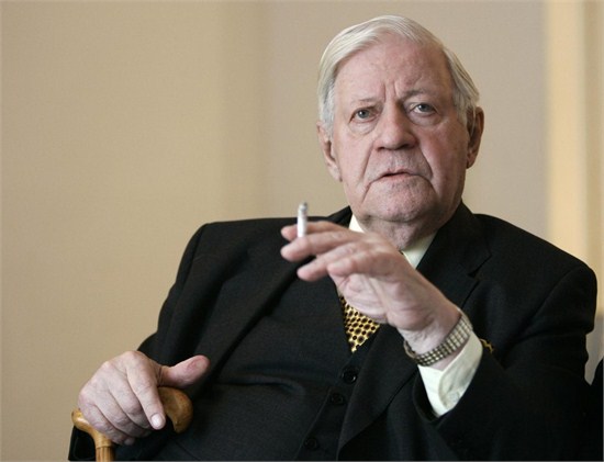 德国前总理施密特逝世口才出色生前爱好艺术