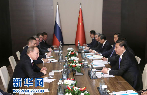 11月15日，国家主席习近平在土耳其安塔利亚会见俄罗斯总统普京。 新华社记者马占成摄