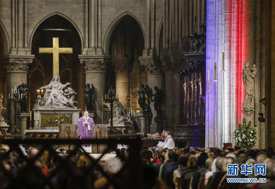 （国际）（5）巴黎圣母院举行恐袭遇难者追思弥撒