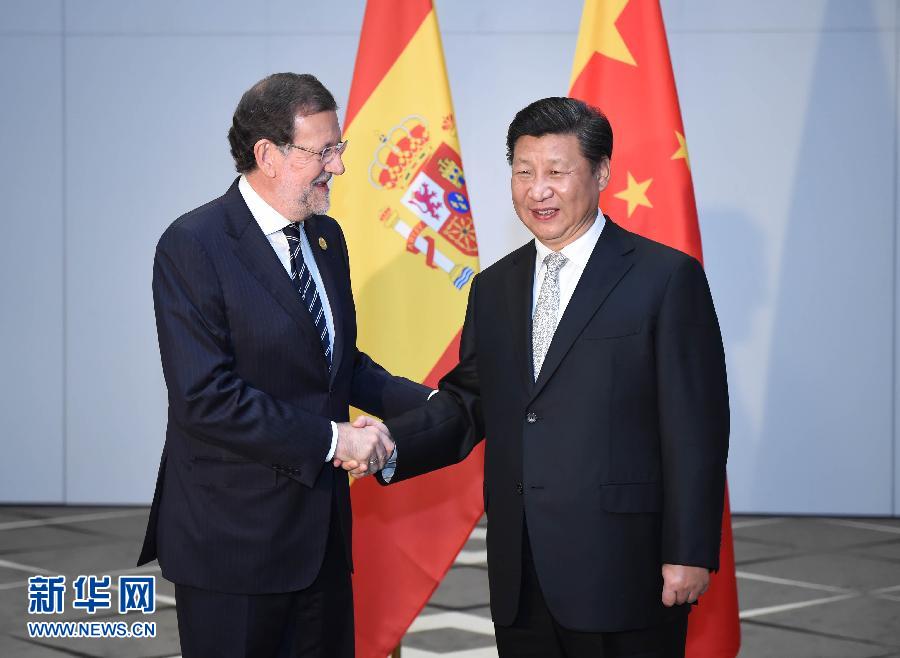 11月16日，国家主席习近平在土耳其安塔利亚会见西班牙首相拉霍伊。 新华社记者 张铎 摄