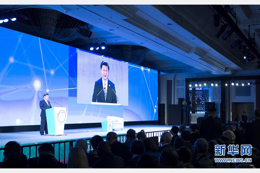 11月18日，国家主席习近平在菲律宾马尼拉出席亚太经合组织（APEC）工商领导人峰会并发表主旨演讲。 新华社记者 王晔 摄