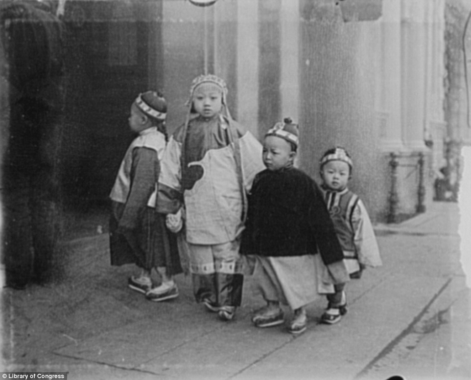 罕见百年黑白照:鸦片战争间逃难旧金山的中国儿童