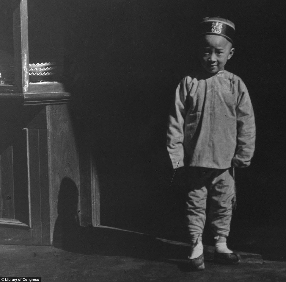 罕见百年黑白照:鸦片战争间逃难旧金山的中国儿童