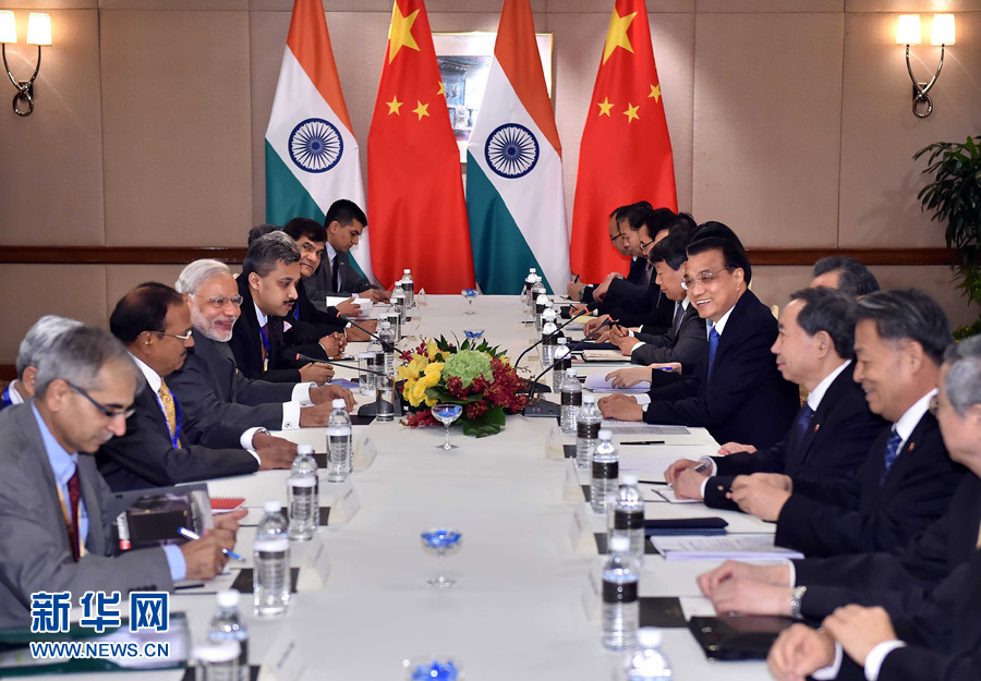  11月21日，中國國務院總理李克強在馬來西亞吉隆坡會見印度總理莫迪。 新華社記者 李濤 攝 