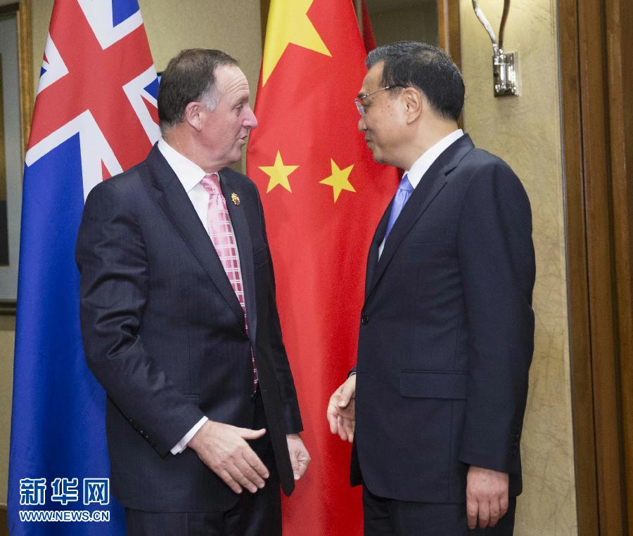 當地時間11月21日晚，中國國務院總理李克強在吉隆坡下榻飯店會見新西蘭總理約翰·基。 新華社記者黃敬文攝