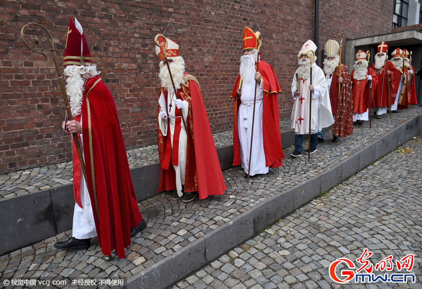 德国圣诞老人工作坊训练启动 &ldquo;红衣爷爷&rdquo;批量诞生