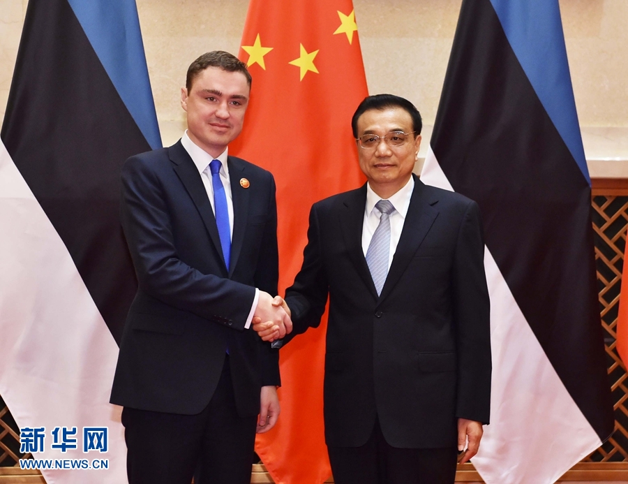 11月24日，國務院總理李克強在蘇州東山賓館會見來華出席第四次中國－中東歐國家領導人會晤的愛沙尼亞總理羅伊瓦斯。 新華社記者 高潔 攝 