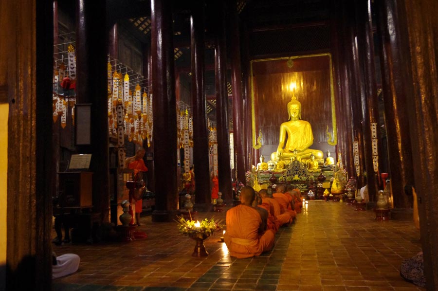 泰国水灯节：万灯齐亮点明夜空