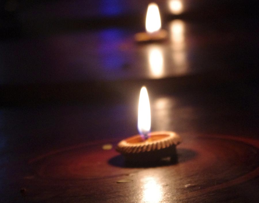 泰国水灯节：万灯齐亮点明夜空