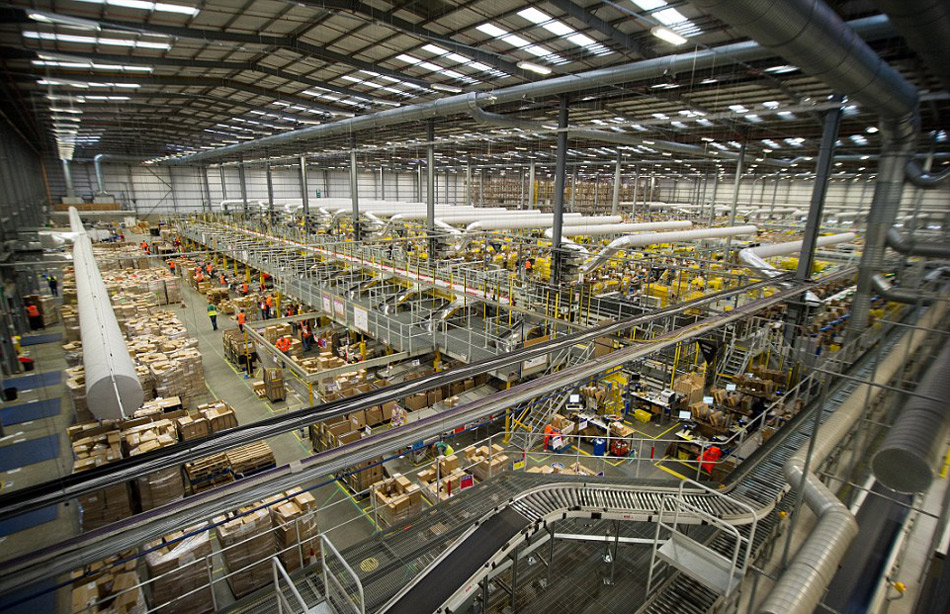 亚马逊英国仓库备战&ldquo;黑五&rdquo;购物节 场面壮观