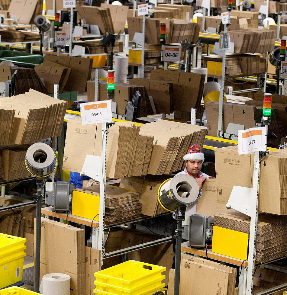 亚马逊英国仓库备战&ldquo;黑五&rdquo;购物节 场面壮观