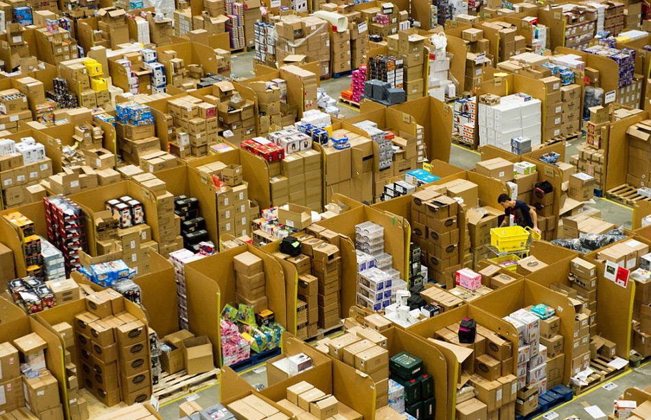 亚马逊英国仓库备战&ldquo;黑五&rdquo;购物节 场面壮观