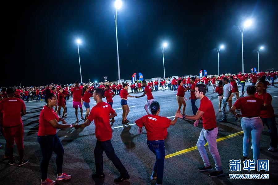 （国际）（6）古巴&ldquo;广场舞&rdquo;，千人萨尔萨