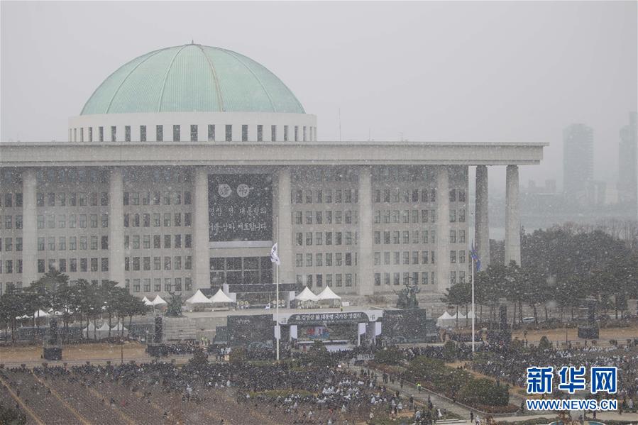 （国际）（4）韩国前总统金泳三遗体告别仪式举行