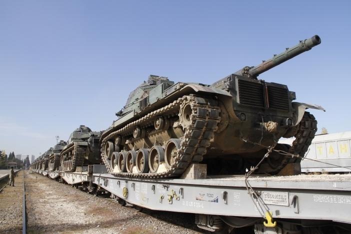 土耳其急向土叙边境增兵 大批坦克塞满军列