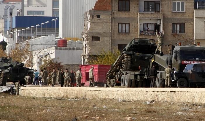 土耳其急向土叙边境增兵 大批坦克塞满军列