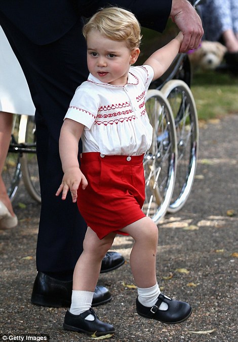 英国王室公布夏洛特公主最新萌照