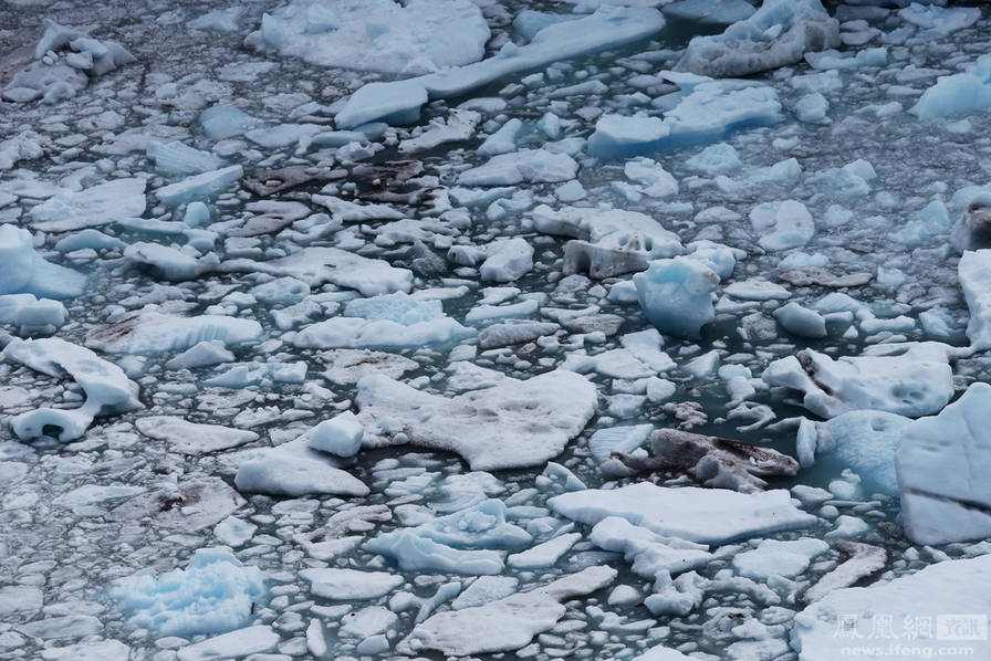 逐渐消融的莫雷诺冰川