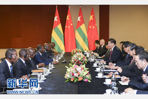 12月3日，国家主席习近平在约翰内斯堡会见多哥总统福雷。新华社记者 谢环驰 摄 