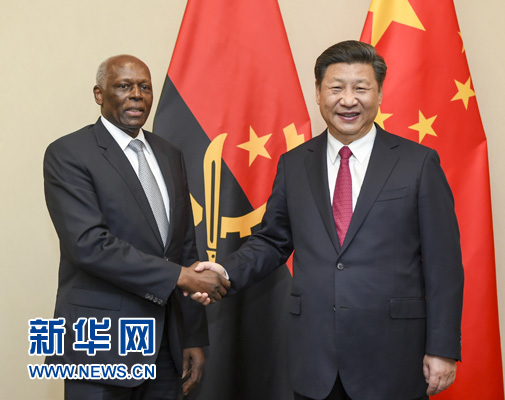 12月3日，国家主席习近平在约翰内斯堡会见安哥拉总统多斯桑托斯。 新华社记者 谢环驰 摄