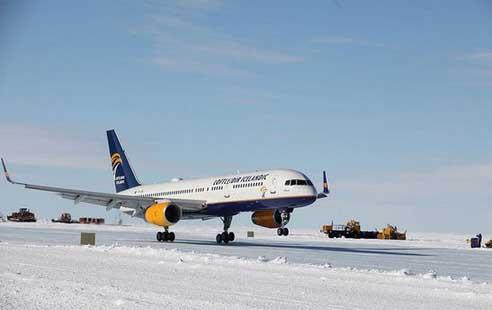 波音客机首降南极