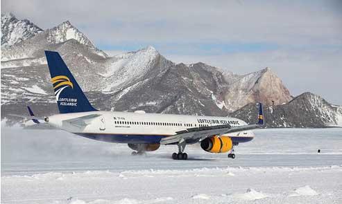 波音客机首降南极